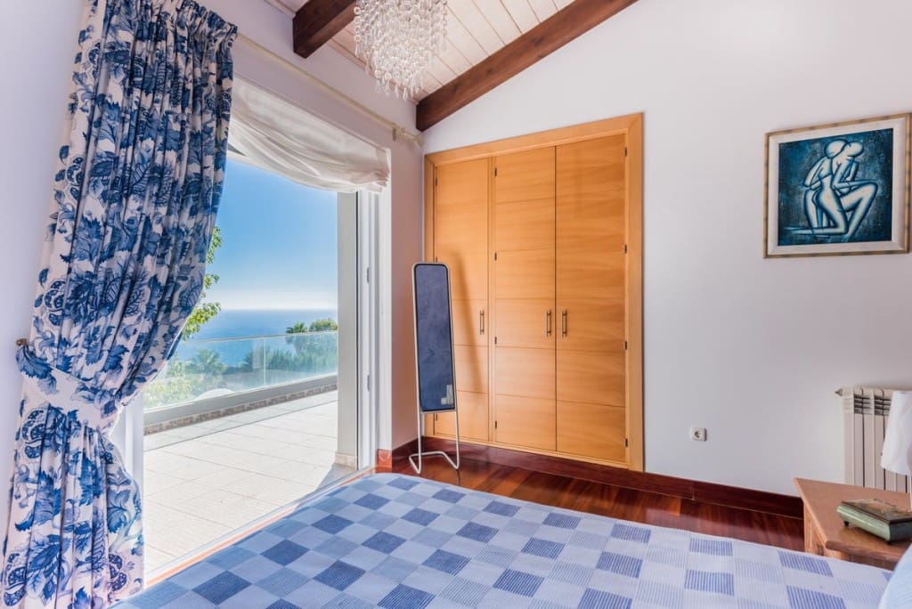 3 chambre Villa/Maison à vendre à Manilva avec piscine - 995 000 € (Ref: 9413551)