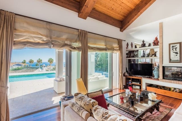 Chalet de 3 habitaciones en Manilva en venta con piscina - 995.000 € (Ref: 9413551)