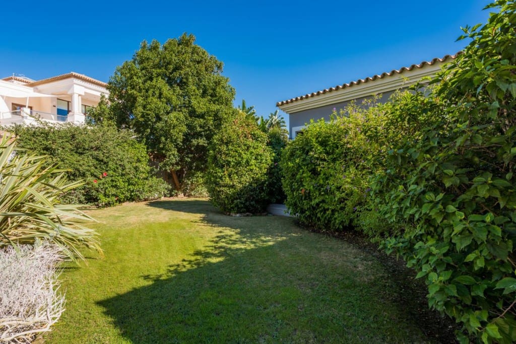 3 chambre Villa/Maison à vendre à Manilva avec piscine - 995 000 € (Ref: 9413551)