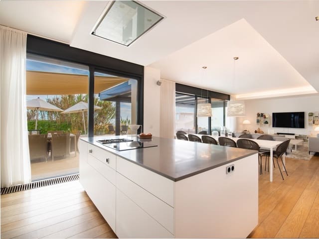 6 bedroom Villa for sale in Marbella with pool garage - € 6,500,000 (Ref: 9432967)