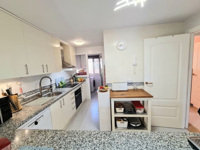 2 chambre Appartement à vendre à La Duquesa / Puerto de la Duquesa, Manilva avec piscine - 319 800 € (Ref: 9436619)