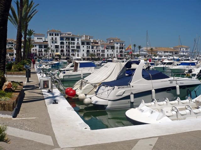 2 bedroom Apartment for sale in La Duquesa / Puerto de la Duquesa, Manilva with pool - € 319,800 (Ref: 9436619)