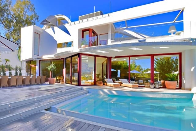 Chalet de 7 habitaciones en Nueva Andalucia, Marbella en venta con piscina - 4.400.000 € (Ref: 9439604)