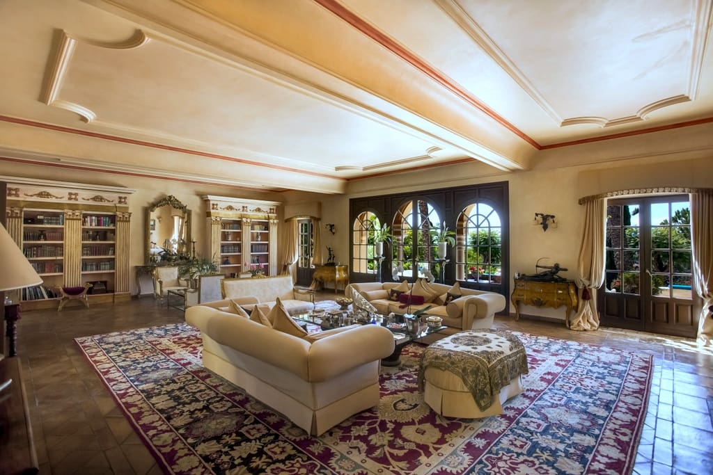 7 sypialnia Willa na sprzedaż w Estepona z basenem garażem - 20 000 000 € (Ref: 9439606)