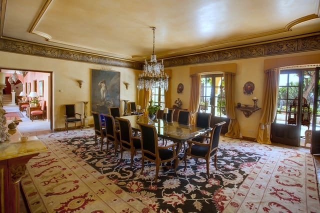 7 sypialnia Willa na sprzedaż w Estepona z basenem garażem - 20 000 000 € (Ref: 9439606)