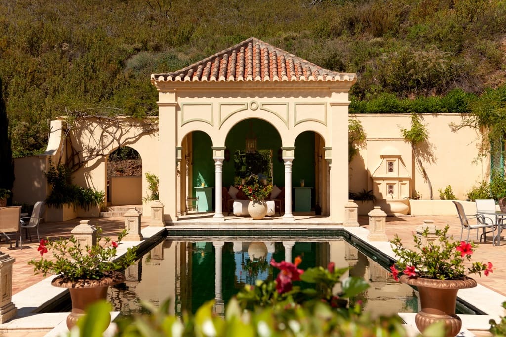 7 sypialnia Willa na sprzedaż w Estepona z basenem garażem - 20 000 000 € (Ref: 9439606)