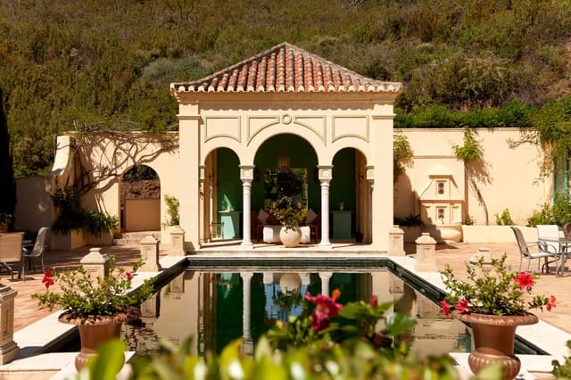 7 sypialnia Willa na sprzedaż w Estepona z basenem garażem - 20 000 000 € (Ref: 9439606)