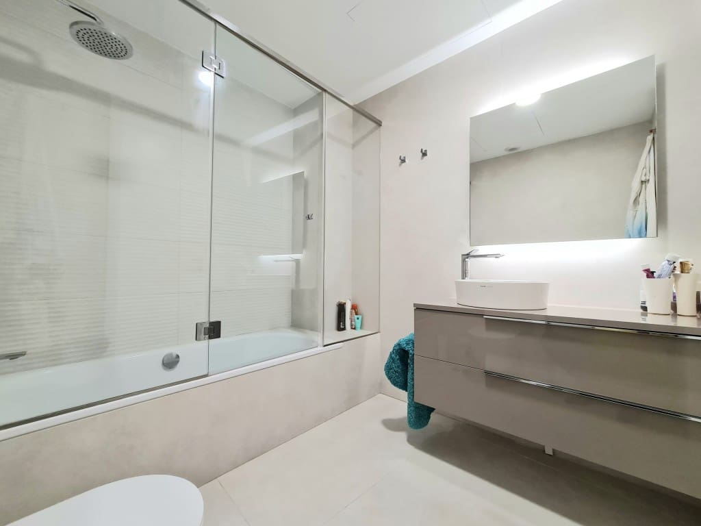 3 bedroom Apartment for sale in Estepona with pool - € 1,160,000 (Ref: 9560826)