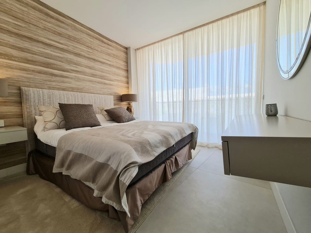 3 bedroom Apartment for sale in Estepona with pool - € 1,160,000 (Ref: 9560826)