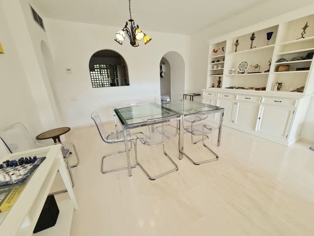 3 slaapkamer Penthouse te koop in Atalaya-Isdabe, Estepona met zwembad garage - € 520.000 (Ref: 9560838)