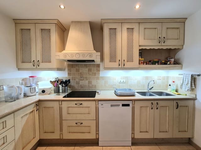 3 slaapkamer Penthouse te koop in Atalaya-Isdabe, Estepona met zwembad garage - € 520.000 (Ref: 9560838)