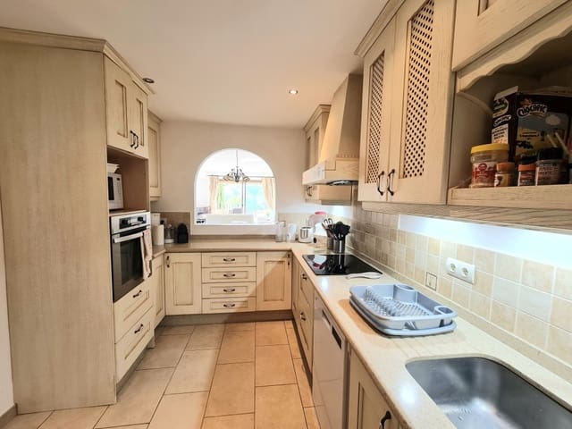 3 slaapkamer Penthouse te koop in Atalaya-Isdabe, Estepona met zwembad garage - € 520.000 (Ref: 9560838)