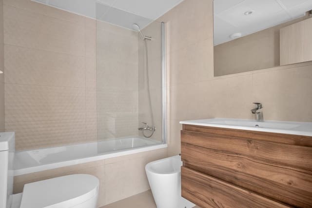 2 slaapkamer Appartement te koop in Manilva met zwembad garage - € 350.000 (Ref: 9580000)