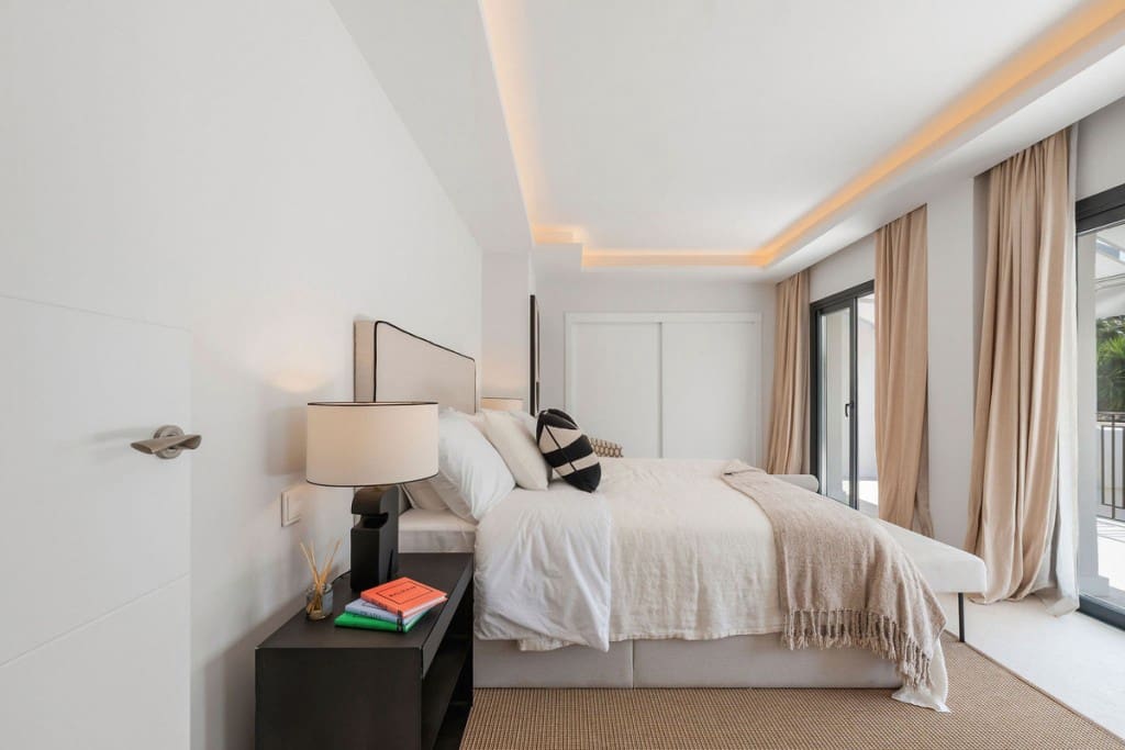 4 soverom Hus til salgs i Nueva Andalucia med svømmebasseng - € 1 850 000 (Ref: 9607141)