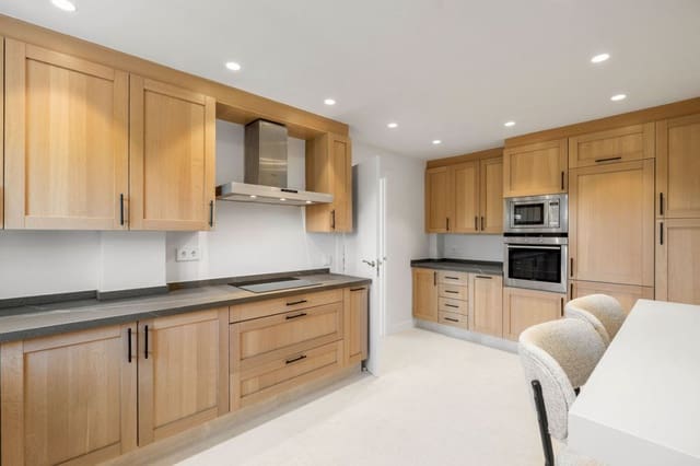 4 soverom Hus til salgs i Nueva Andalucia, Marbella med svømmebasseng - € 1 850 000 (Ref: 9607141)