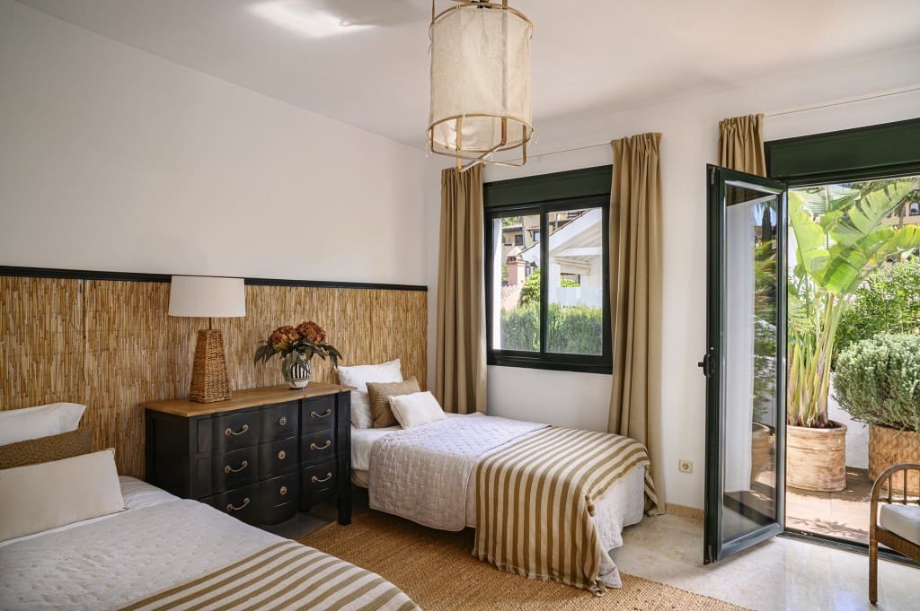 4 sovrum Villa till salu i El Paraiso med pool garage - 1 995 000 € (Ref: 9660796)