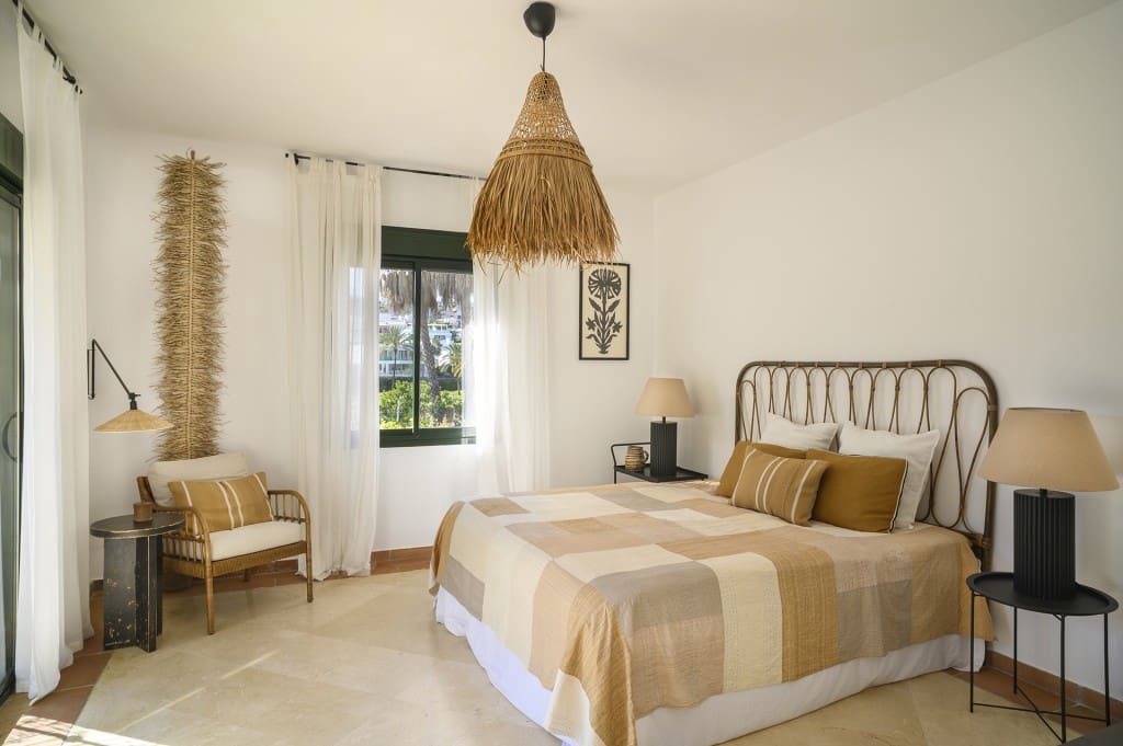 4 sovrum Villa till salu i El Paraiso med pool garage - 1 995 000 € (Ref: 9660796)