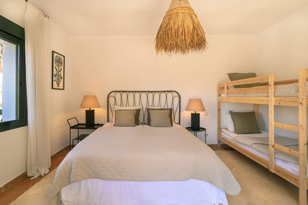 4 sovrum Villa till salu i El Paraiso med pool garage - 1 995 000 € (Ref: 9660796)