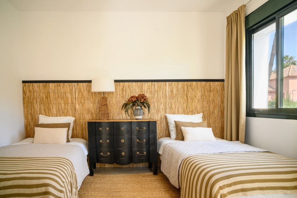 4 sovrum Villa till salu i El Paraiso med pool garage - 1 995 000 € (Ref: 9660796)