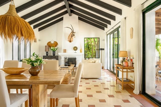 4 sovrum Villa till salu i El Paraiso, Estepona med pool garage - 1 995 000 € (Ref: 9660796)