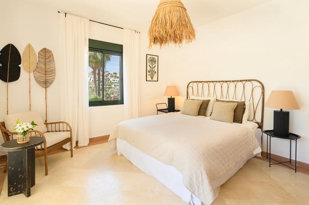 4 sovrum Villa till salu i El Paraiso med pool garage - 1 995 000 € (Ref: 9660796)