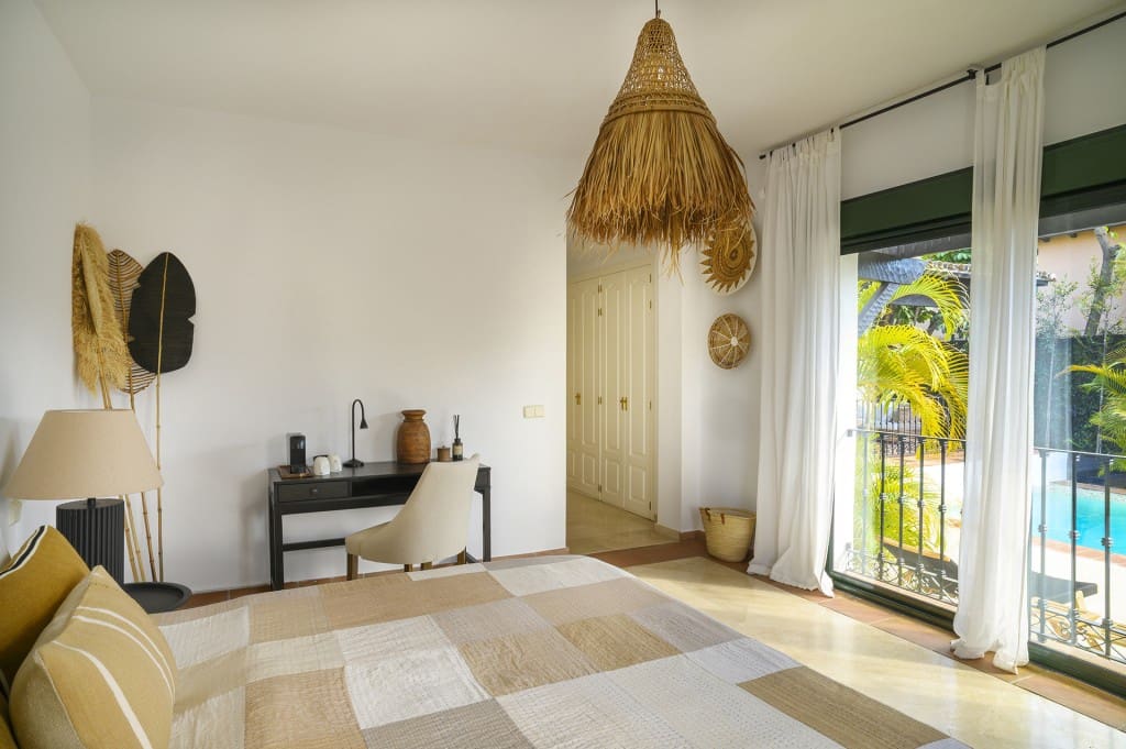 4 sovrum Villa till salu i El Paraiso med pool garage - 1 995 000 € (Ref: 9660796)