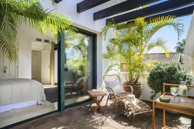 4 sovrum Villa till salu i El Paraiso, Estepona med pool garage - 1 995 000 € (Ref: 9660796)