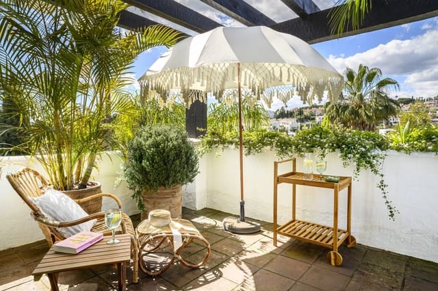 4 sovrum Villa till salu i El Paraiso, Estepona med pool garage - 1 995 000 € (Ref: 9660796)