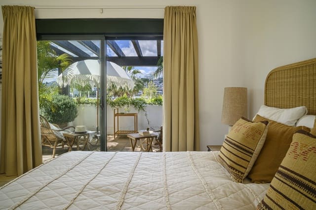 4 sovrum Villa till salu i El Paraiso, Estepona med pool garage - 1 995 000 € (Ref: 9660796)