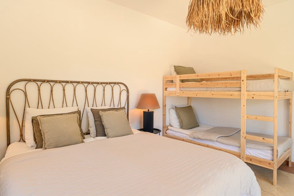 4 sovrum Villa till salu i El Paraiso med pool garage - 1 995 000 € (Ref: 9660796)