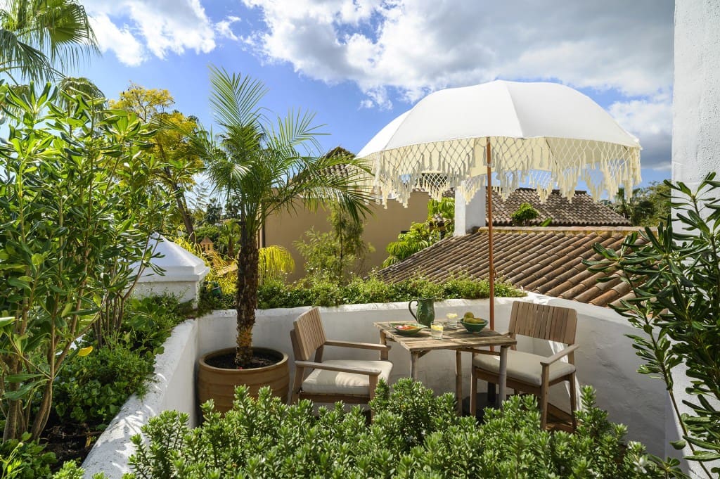 4 sovrum Villa till salu i El Paraiso med pool garage - 1 995 000 € (Ref: 9660796)