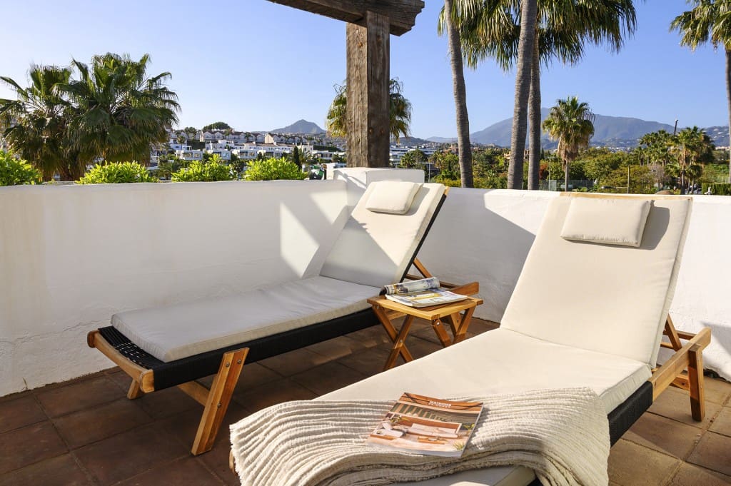 4 sovrum Villa till salu i El Paraiso med pool garage - 1 995 000 € (Ref: 9660796)