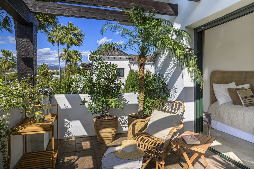 4 sovrum Villa till salu i El Paraiso med pool garage - 1 995 000 € (Ref: 9660796)