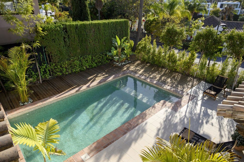 4 sovrum Villa till salu i El Paraiso med pool garage - 1 995 000 € (Ref: 9660796)