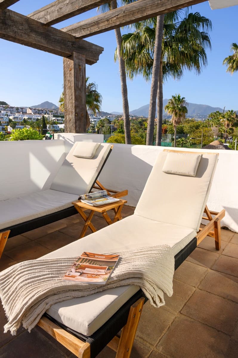 4 sovrum Villa till salu i El Paraiso med pool garage - 1 995 000 € (Ref: 9660796)