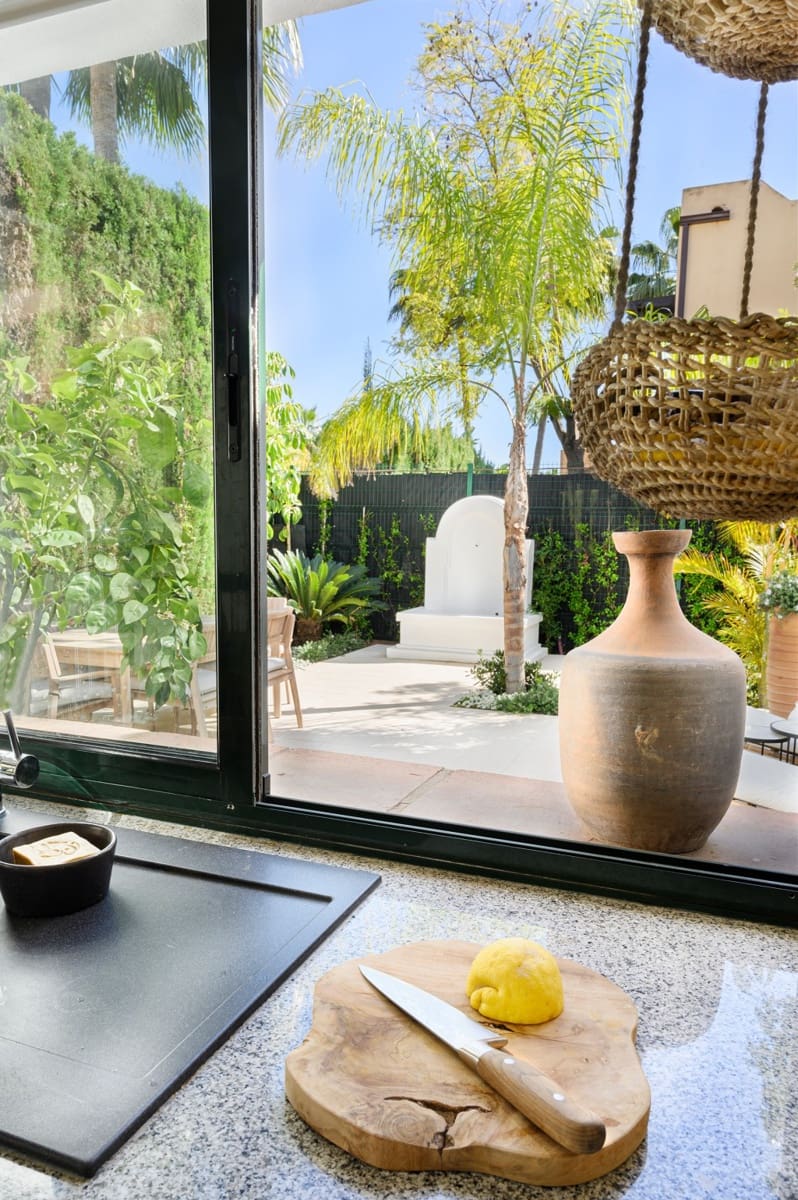 4 sovrum Villa till salu i El Paraiso med pool garage - 1 995 000 € (Ref: 9660796)