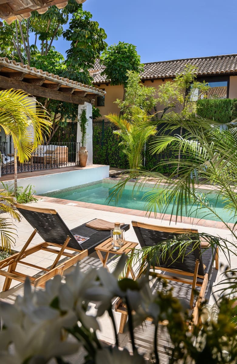 4 sovrum Villa till salu i El Paraiso med pool garage - 1 995 000 € (Ref: 9660796)