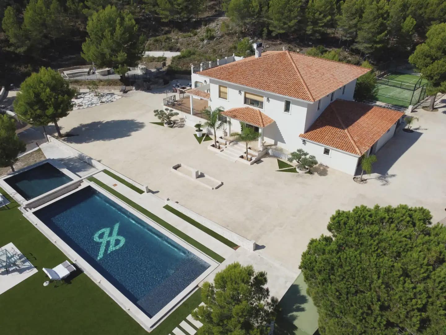 5 soverom Villa til salgs i La Nucia med svømmebasseng garasje - € 2 400 000 (Ref: 10100674)