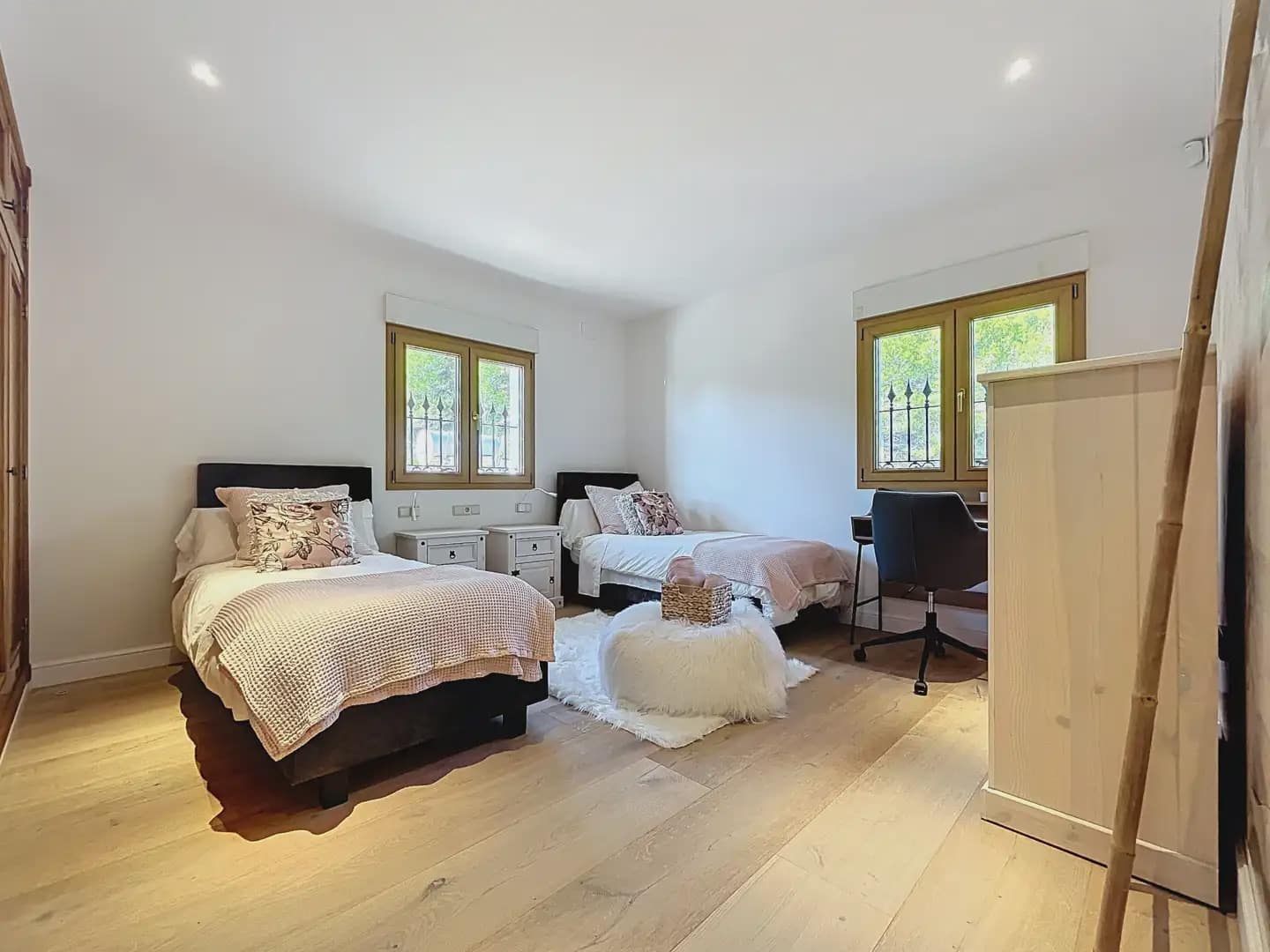 5 soverom Villa til salgs i La Nucia med svømmebasseng garasje - € 2 400 000 (Ref: 10100674)