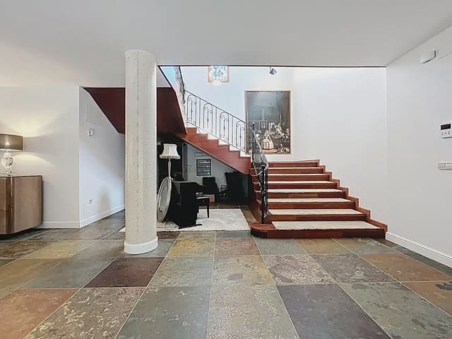 5 soverom Villa til salgs i La Nucia Pueblo  , La Nucia med svømmebasseng garasje - € 2 400 000 (Ref: 10100674)
