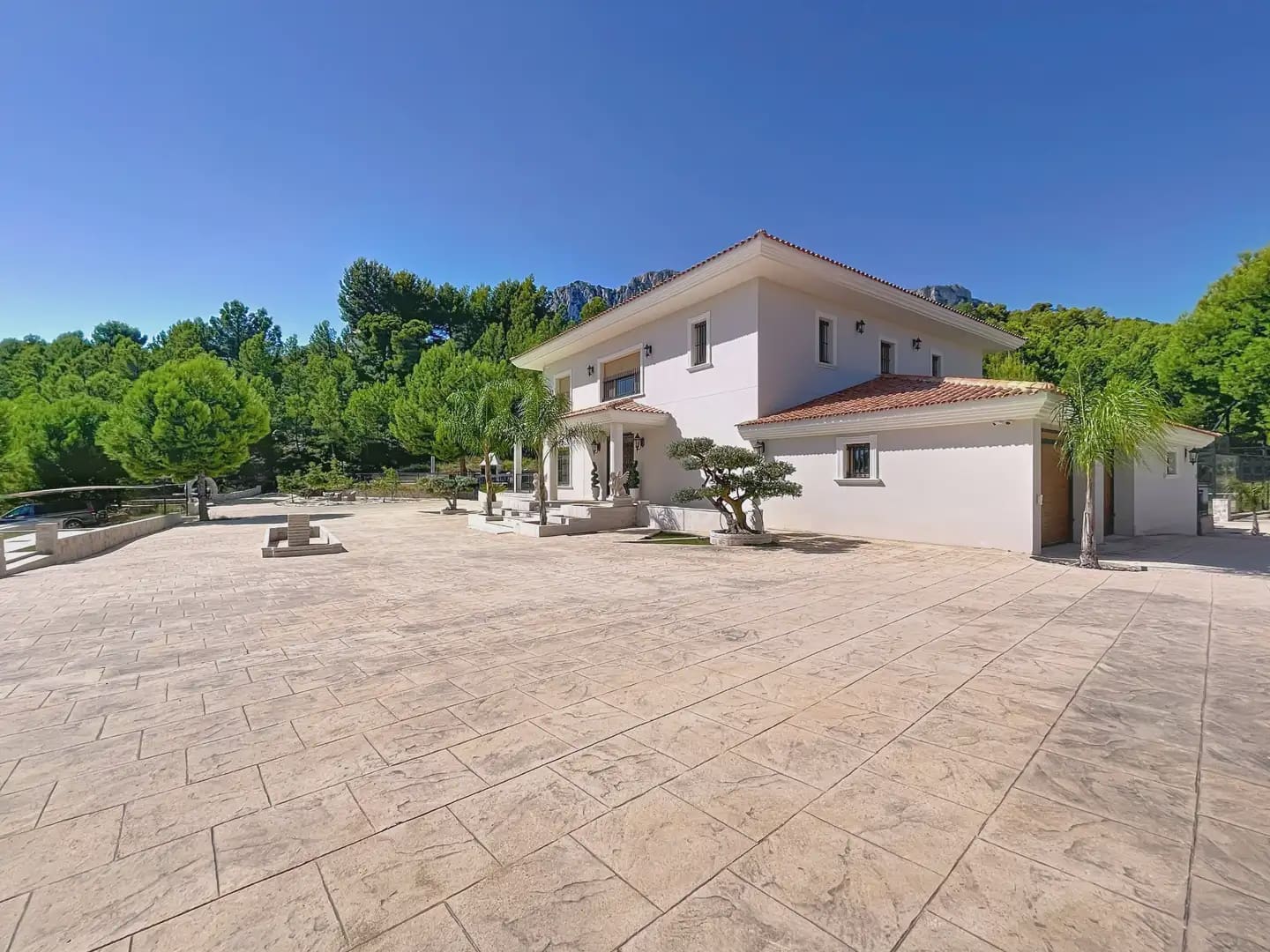5 soverom Villa til salgs i La Nucia med svømmebasseng garasje - € 2 400 000 (Ref: 10100674)