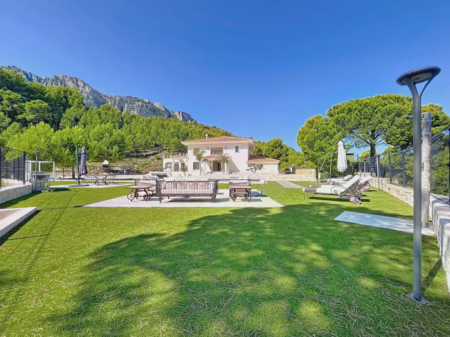 5 soverom Villa til salgs i La Nucia med svømmebasseng garasje - € 2 400 000 (Ref: 10100674)