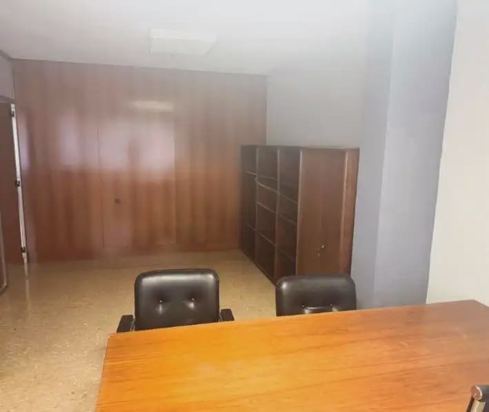 Commercieel te koop in Castello de la Plana - € 125.000 (Ref: 10100680)
