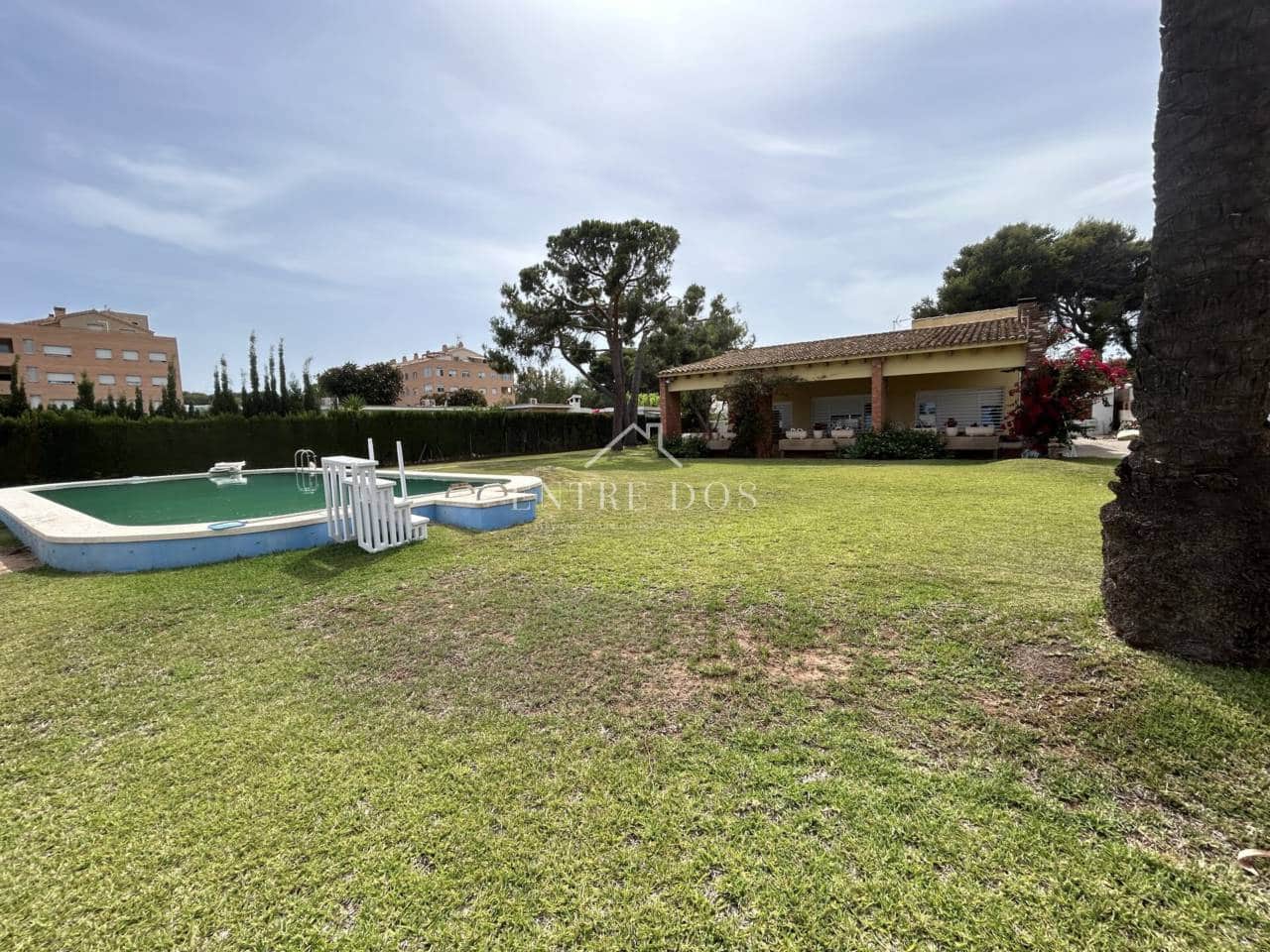 5 soveværelse Villa til leje i Castello de la Plana med swimmingpool garage - € 4.000 (Ref: 8456086)