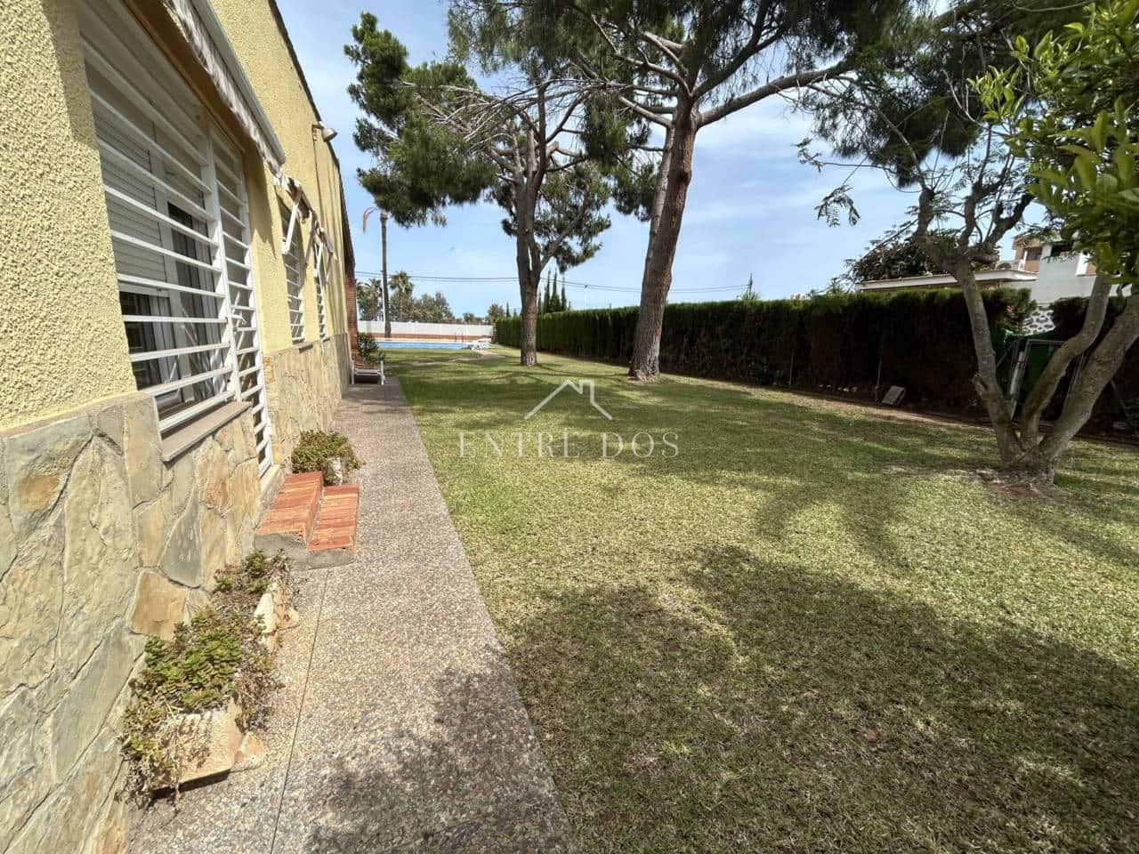 5 bedroom Villa for rent in Castello de la Plana with pool garage - € 4,000 (Ref: 8456086)