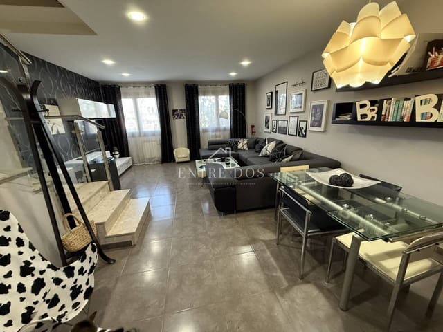 4 Zimmer Villa zu verkaufen in Castelló de la Plana mit Garage - 240.000 € (Ref: 8741937)