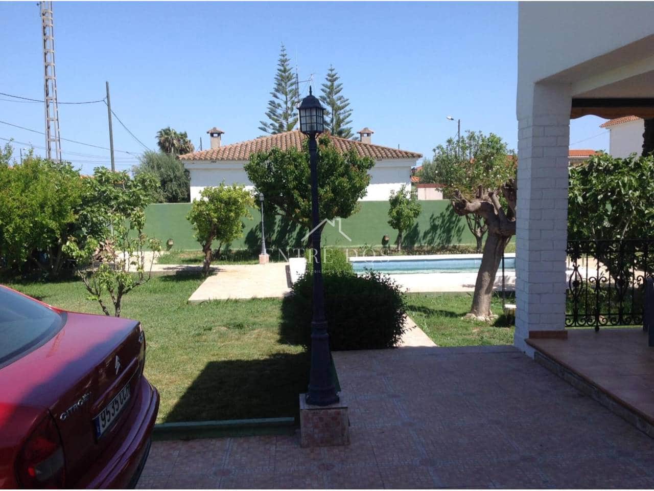 4 soveværelse Villa til salg i Castello de la Plana med swimmingpool garage - € 333.000 (Ref: 8821185)