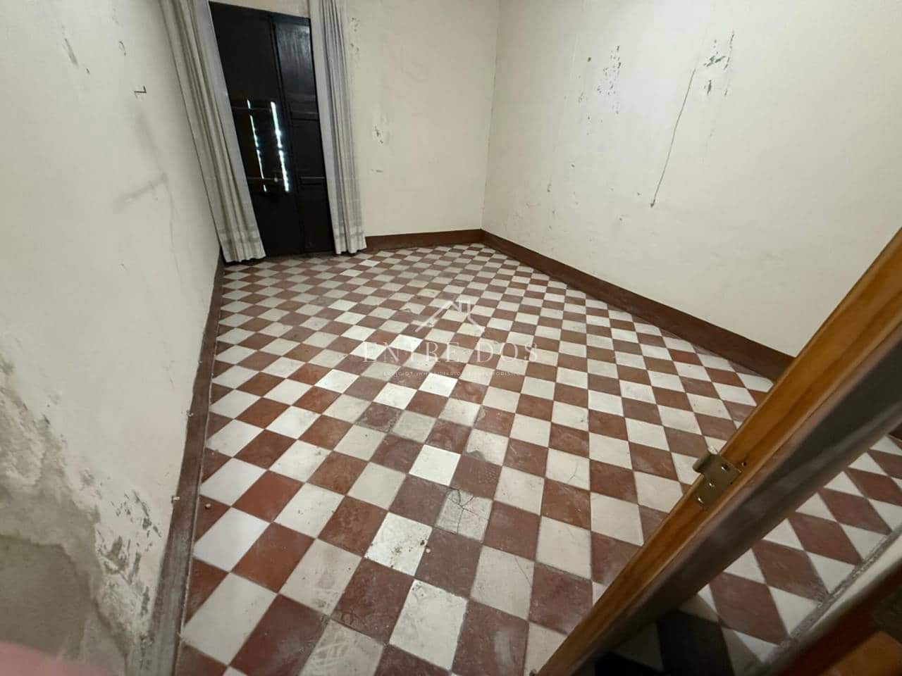 7 soveværelse Villa til salg i Castello de la Plana - € 159.000 (Ref: 8821187)