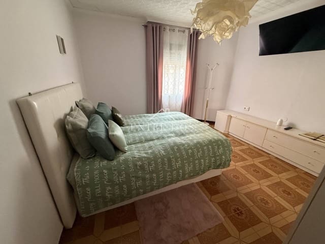 6 bedroom Villa for sale in L'Alcora with garage - € 128,900 (Ref: 8993457)