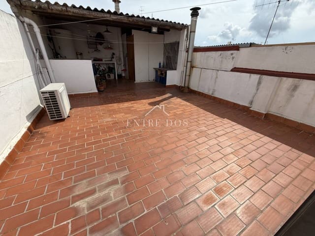 6 bedroom Villa for sale in L'Alcora with garage - € 128,900 (Ref: 8993457)